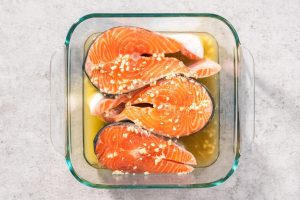 Gegrillter-Lachs-in-Honig-Zitronen-Marinade