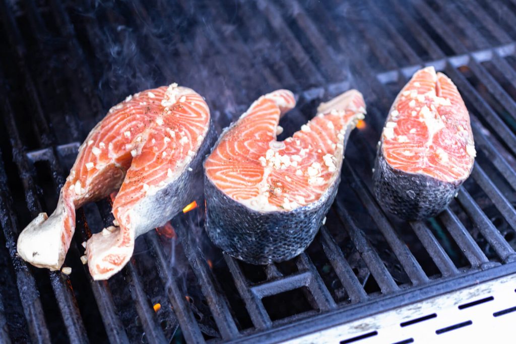 Gegrillter-Lachs-in-Honig-Zitronen-Marinade