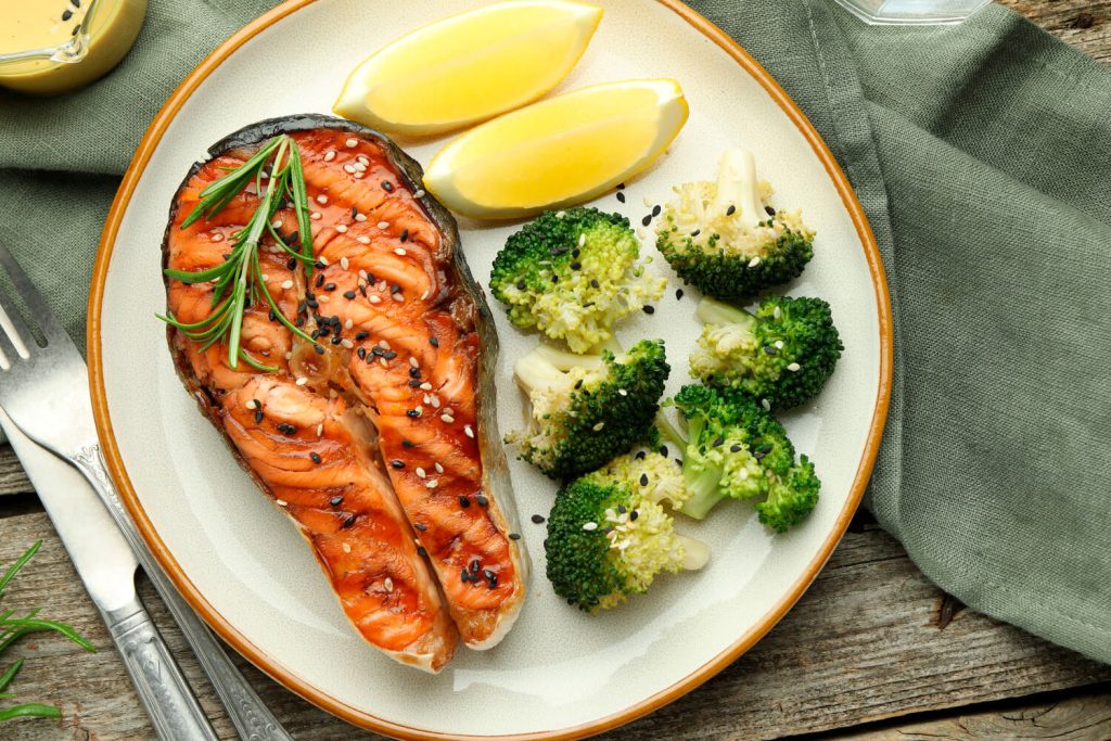 Gegrillter-Lachs-in-Honig-Zitronen-Marinade