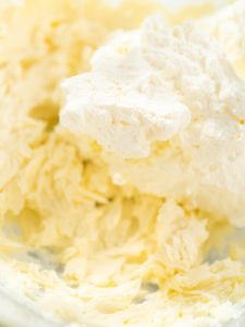 Sommerliche Tarte mit Mascarpone und frischen Beeren