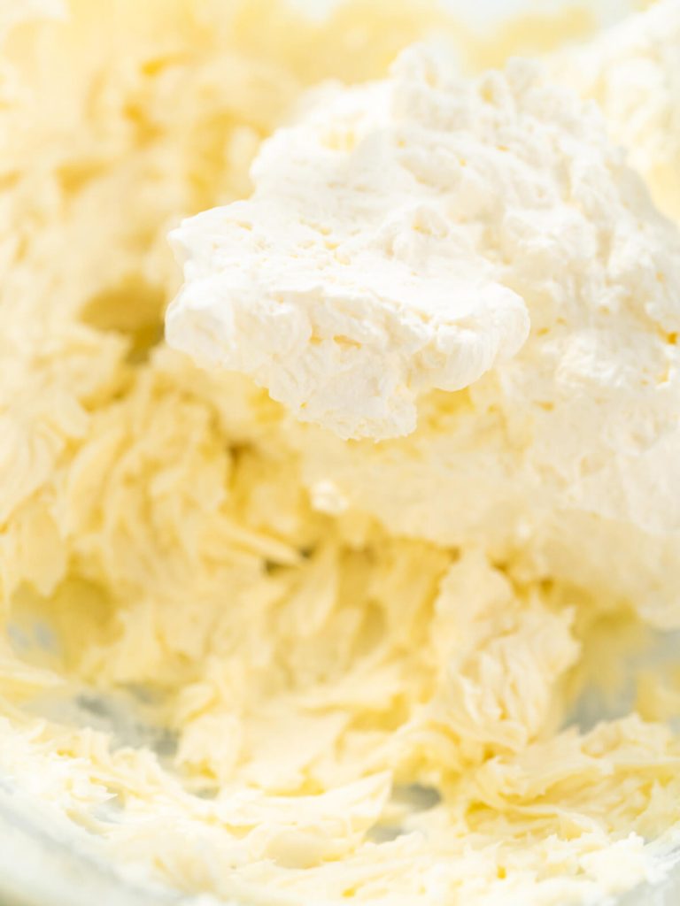 Sommerliche Tarte mit Mascarpone und frischen Beeren