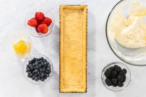 Sommerliche Tarte mit Mascarpone und frischen Beeren