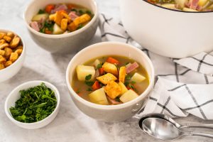 Spalterbsensuppe mit Schinken nach Bauernart