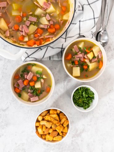 Spalterbsensuppe mit Schinken nach Bauernart