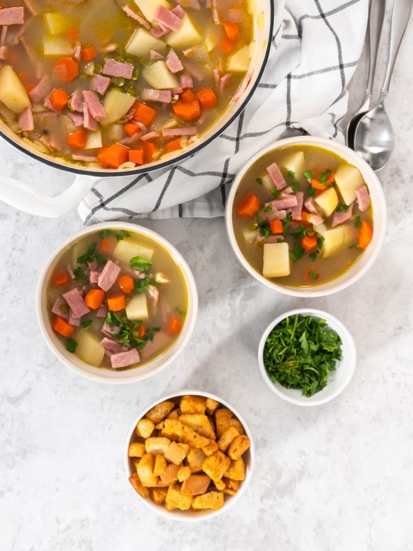 Spalterbsensuppe mit Schinken nach Bauernart