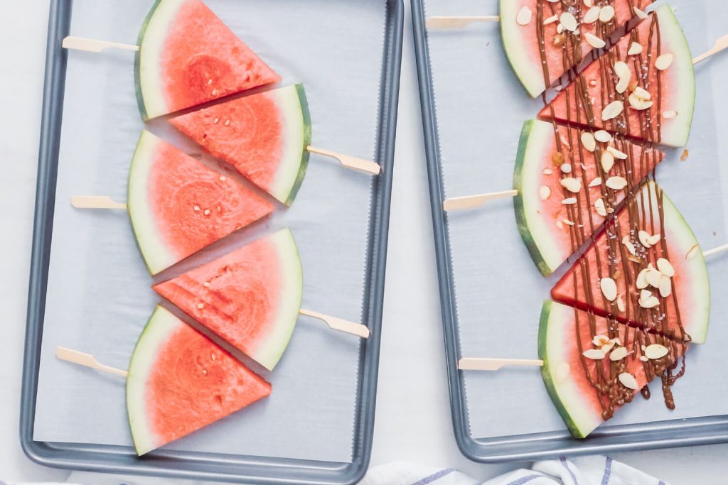 Wassermelonen-Pops mit Schokolade