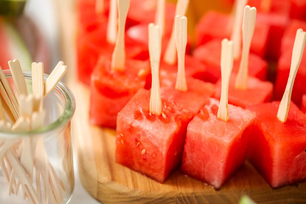 Wassermelonen-Snacks mit Schokoglasur