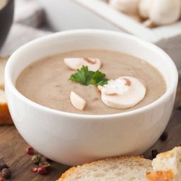 Champignoncremesuppe mit Mascarpone und Blauschimmelkäse
