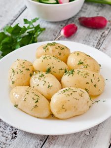 Frühkartoffeln mit Dill und Butter