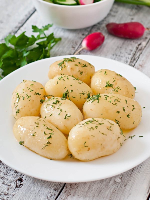 Frühkartoffeln mit Dill und Butter