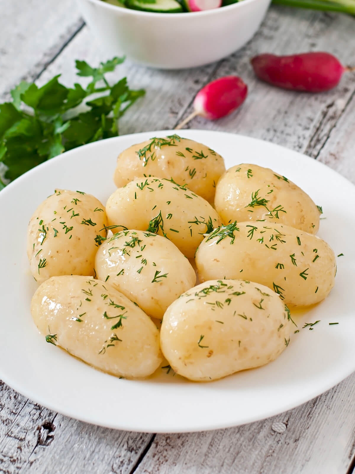 Frühkartoffeln mit Dill und Butter