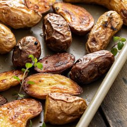 Geröstete Fingerling-Kartoffeln mit Kräutern