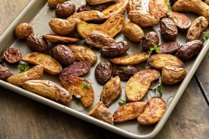 Geröstete Fingerling-Kartoffeln mit Kräutern