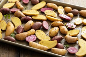 Geröstete Fingerling-Kartoffeln mit Kräutern