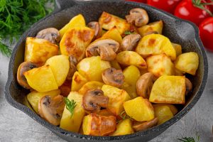 Geröstete Kartoffeln mit Pilzen