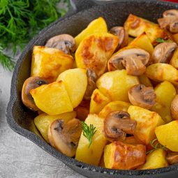 Geröstete Kartoffeln mit Pilzen