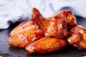 Hähnchenflügel in Sojasauce