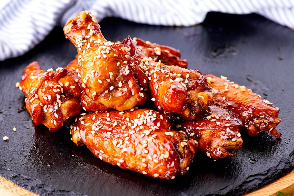 Hähnchenflügel in Sojasauce