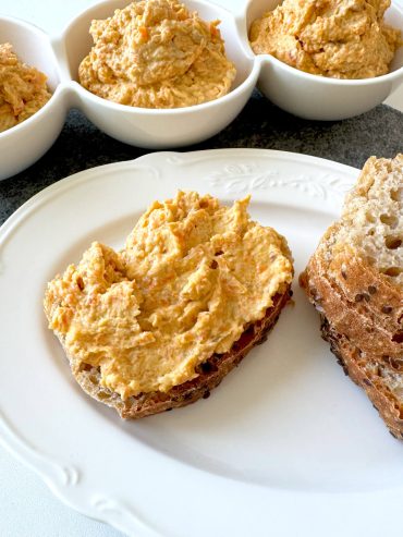 Heringsaufstrich mit Karotte und Frischkäse