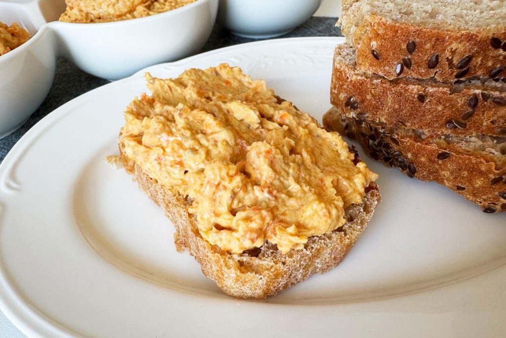 Heringsaufstrich mit Karotte und Frischkäse