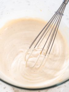 Kartoffelsalat mit Eiern, Sellerie und knackigen Gewürzgurken