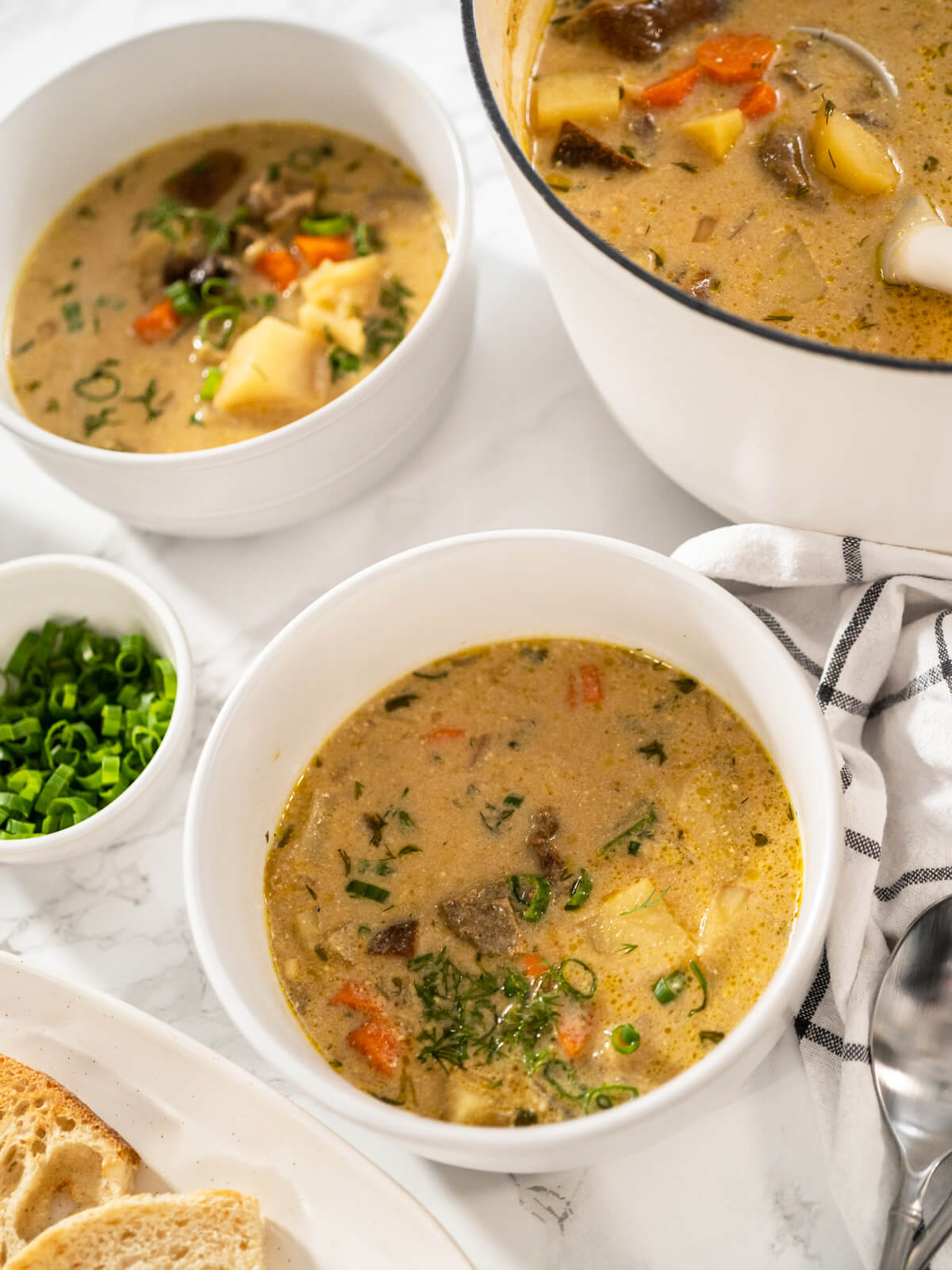 Kartoffelsuppe mit Waldpilzen