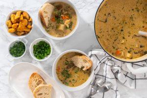 Kartoffelsuppe mit Waldpilzen