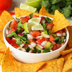 Pico de Gallo – Frische mexikanische Salsa mit Tomaten und Limette