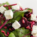Rote-Bete-Salat mit Feta und gerösteten Sonnenblumenkernen