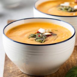Würzige Kürbiscremesuppe mit Ingwer