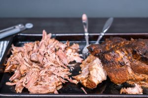 Zart geschmortes Pulled Pork aus dem Ofen (Slow Roasted Pulled Pork)
