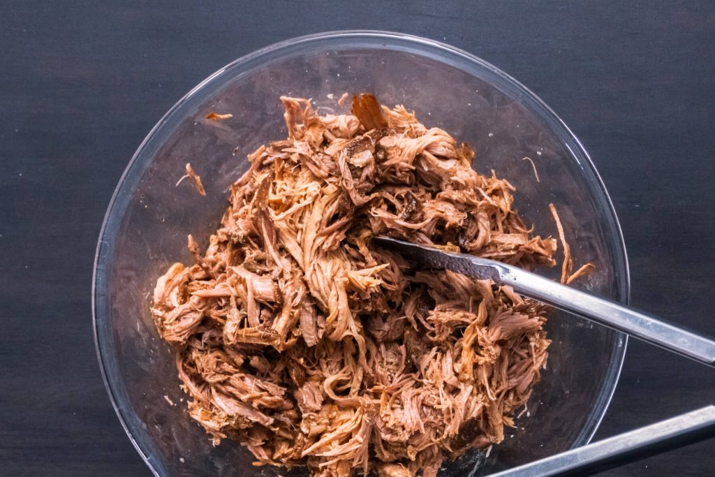 Zart geschmortes Pulled Pork aus dem Ofen (Slow Roasted Pulled Pork)