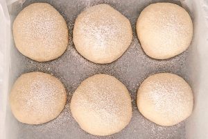 petit pain brötchen vor dem backen