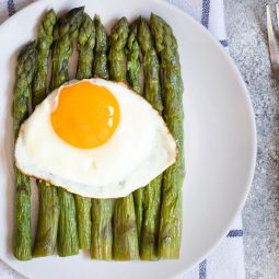Asparagi alla Milanese - Spargel nach Mailänder Art