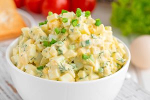 Einfacher Eiersalat mit Frühlingszwiebeln