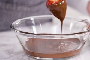 Erdbeeren in Schokolade selber machen