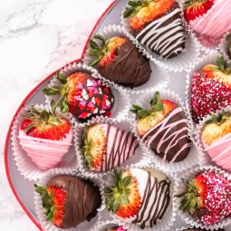 Erdbeeren in Schokolade selber machen: Das schnelle Rezept mit Tipps für perfekte Schoko-Erdbeeren