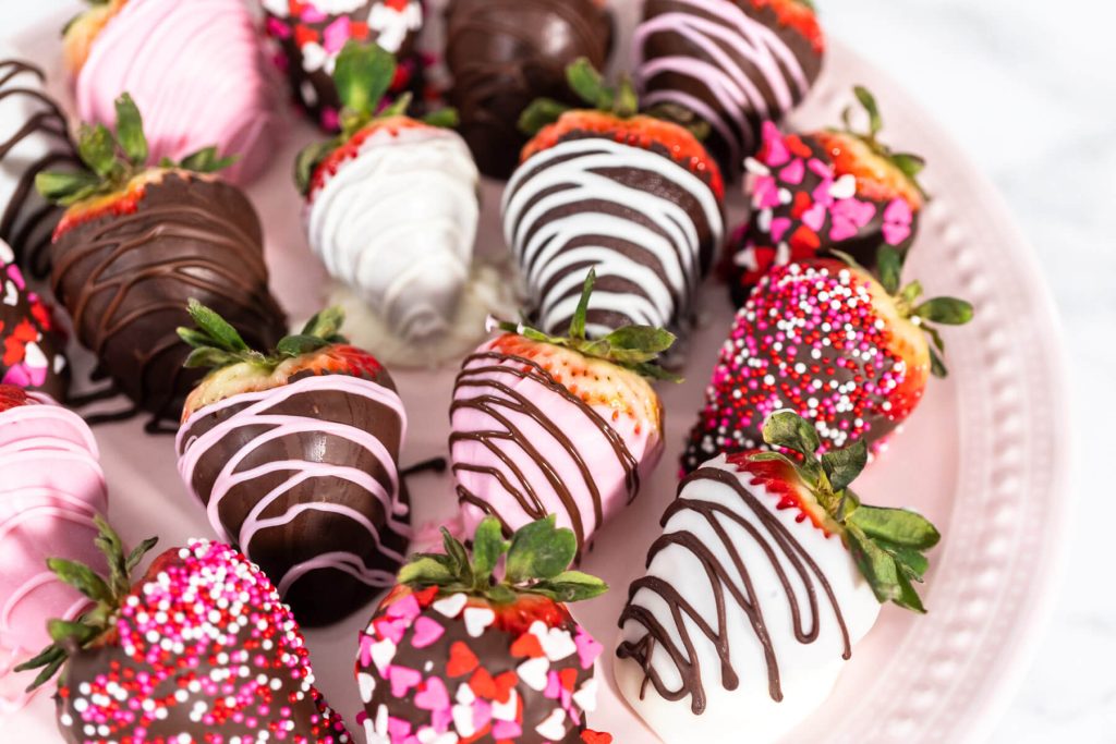 Erdbeeren in Schokolade selber machen: Das schnelle Rezept mit Tipps für perfekte Schoko-Erdbeeren