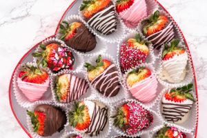 Erdbeeren in Schokolade selber machen: Das schnelle Rezept mit Tipps für perfekte Schoko-Erdbeeren