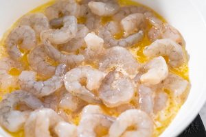 Garnelen in Knoblauch-Butter mit Weißwein (Shrimp Scampi)