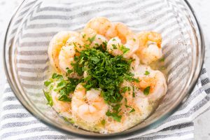 Garnelen in Knoblauch-Butter mit Weißwein (Shrimp Scampi)