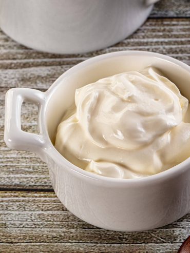 Joghurt-Mayonnaise mit Ei