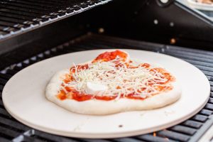 Knusprige Grillpizza mit deinem Lieblingsbelag