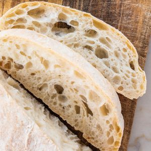 Luftiges Ciabatta mit großen Poren
