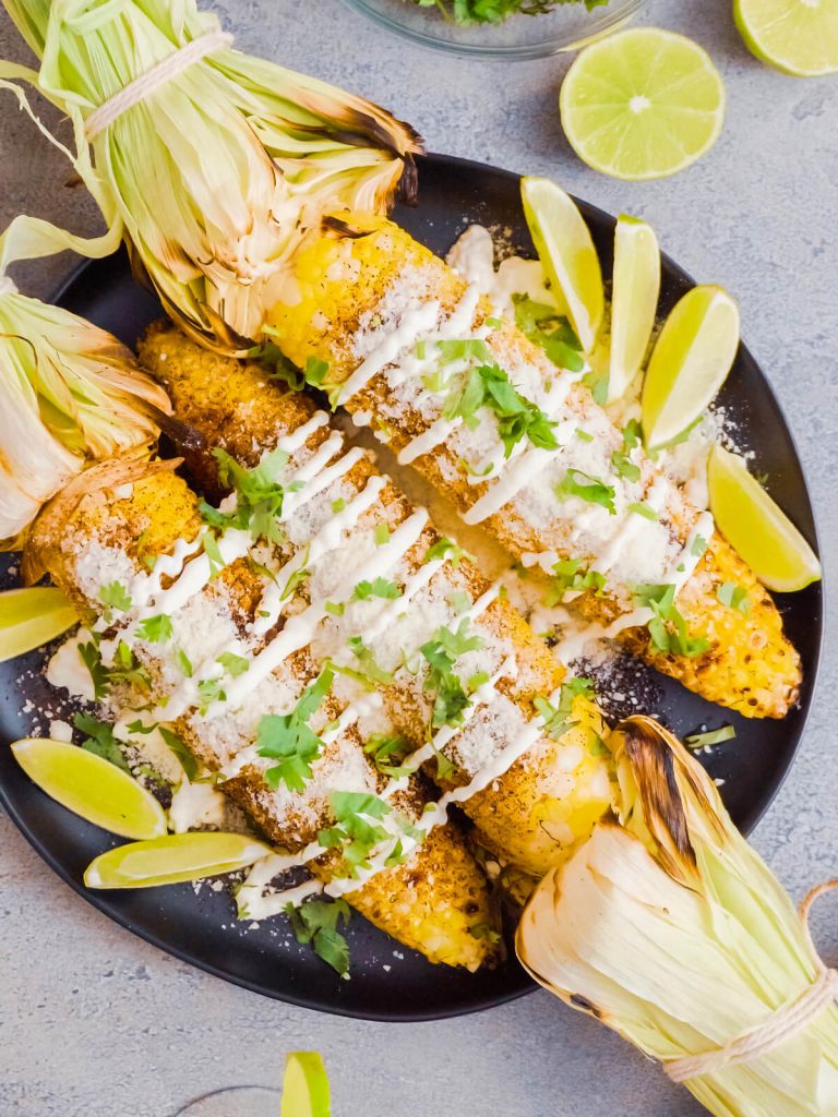 Mexikanische Elote: Gegrillter Mais mit cremiger Soße