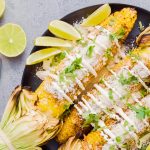 Mexikanische Elote: Gegrillter Mais mit cremiger Soße