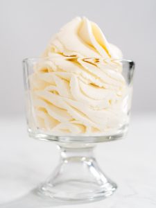 Schlagsahne mit Mandelnote