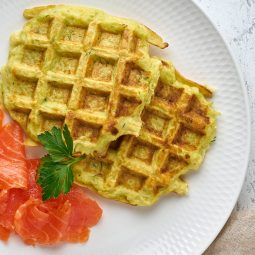 Zucchini-Waffeln mit Käse