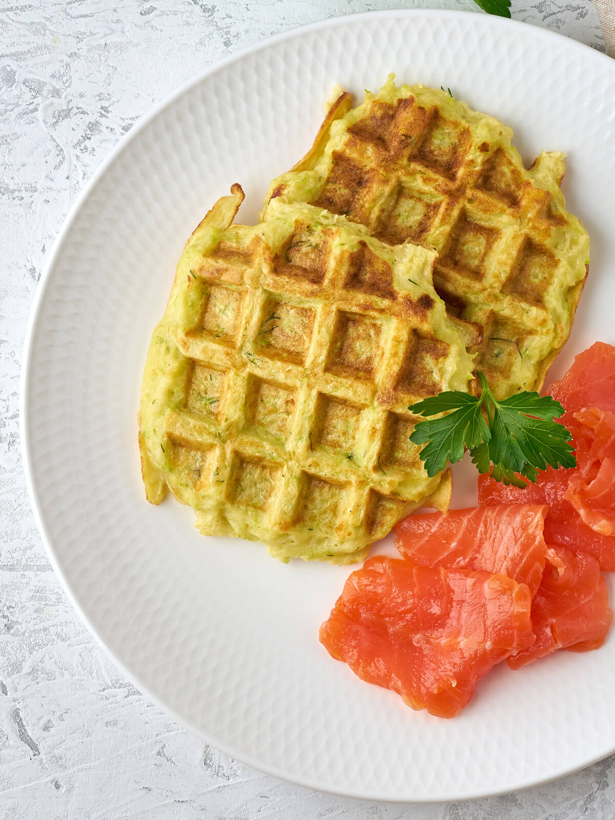 Zucchini-Waffeln mit Käse