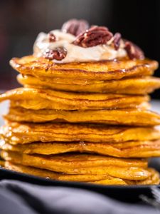 Kürbis-Pancakes für das Herbstfrühstück